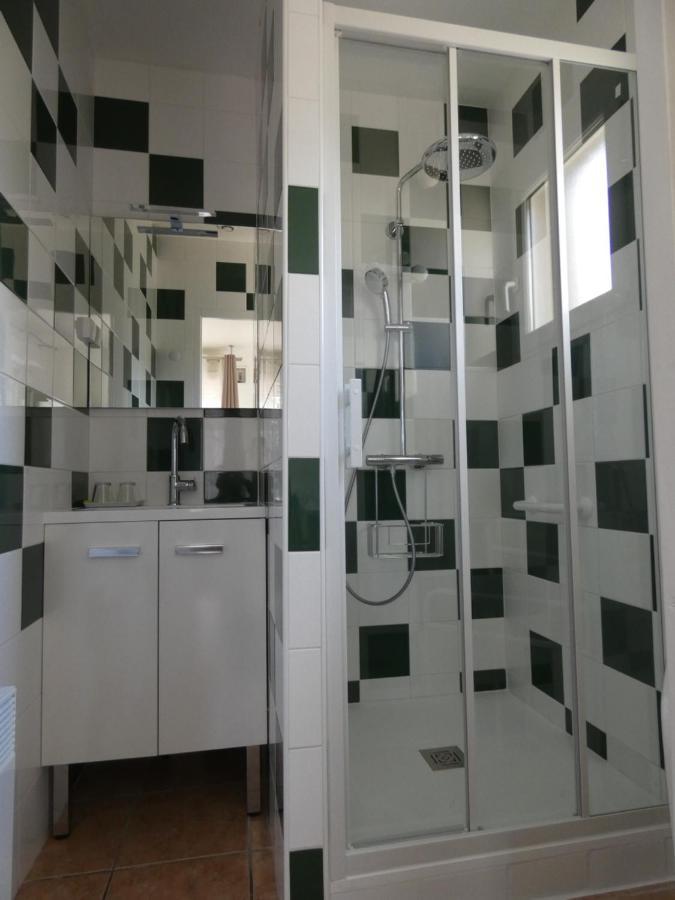 Chambres D'Hotes La Gardie Vias Exteriör bild